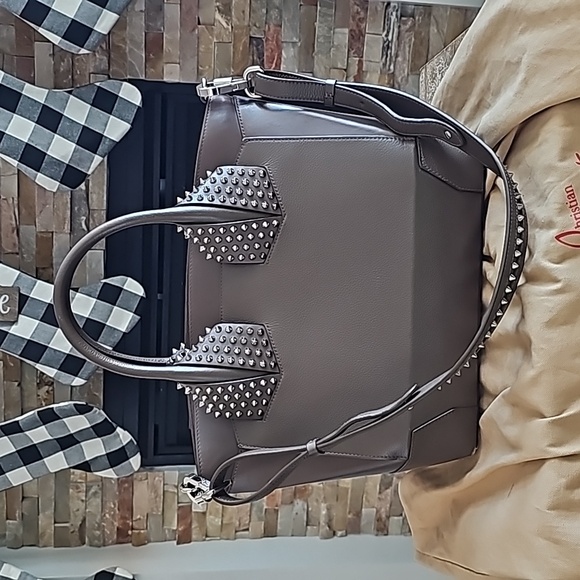 Christian Louboutin Handbags - 🔥1HRSALE🔥Christian Louboutin Eloise Bag